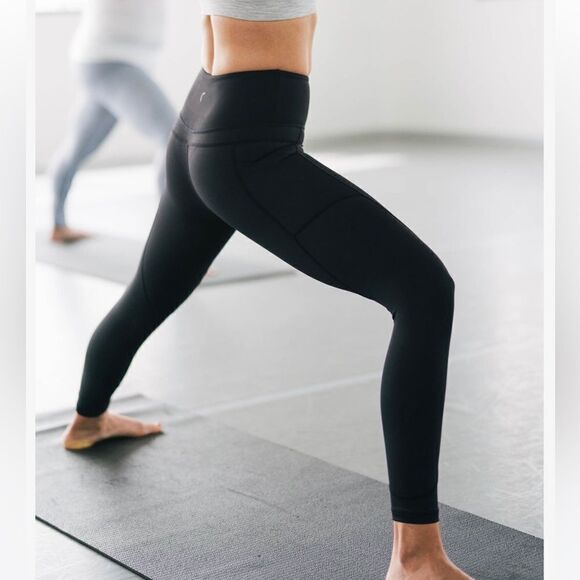 ZYIA ACTIVE BLACK LIGHT N TIGHT LEGGINGS WITH POCKET SIZE 6-8 - Picture 1 of 9